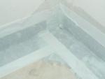 V místnostech s možností úniku vody je třeba podlahu opatřit hydroizolací